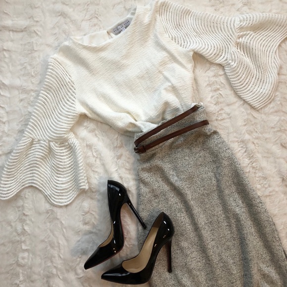 White Bell Sleeve Cropped Blouse NWOT - Picture 3 of 5